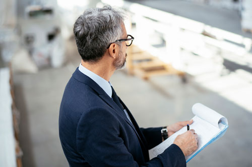 premium-audit-site-visit Underwriter conducting audit site visit